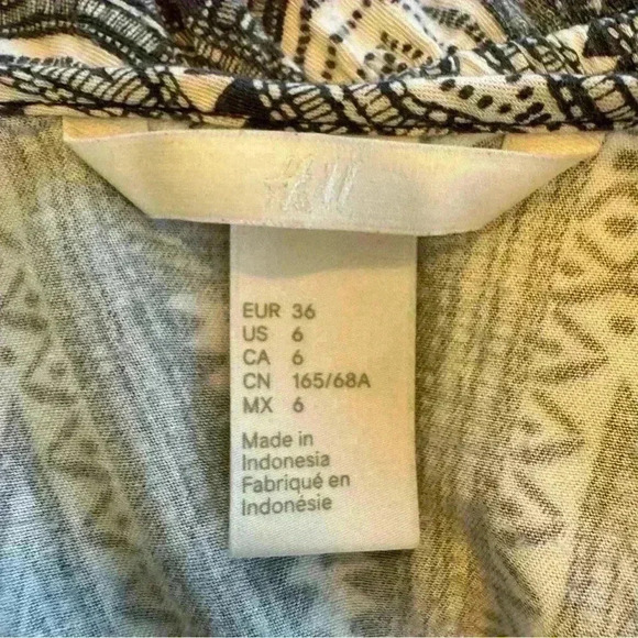 ๐6/$60, H&M Onesie Shorts, Abstract Pattern, Black, White, Pockets, Size 6 - Picture 5 of 6